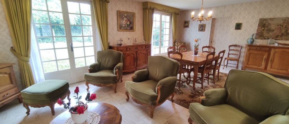 House 8 rooms of 183 m² in Lussac-les-Châteaux (86320)