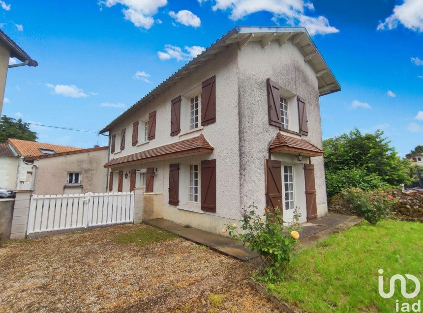 Maison 8 pièces de 183 m² à Lussac-les-Châteaux (86320)