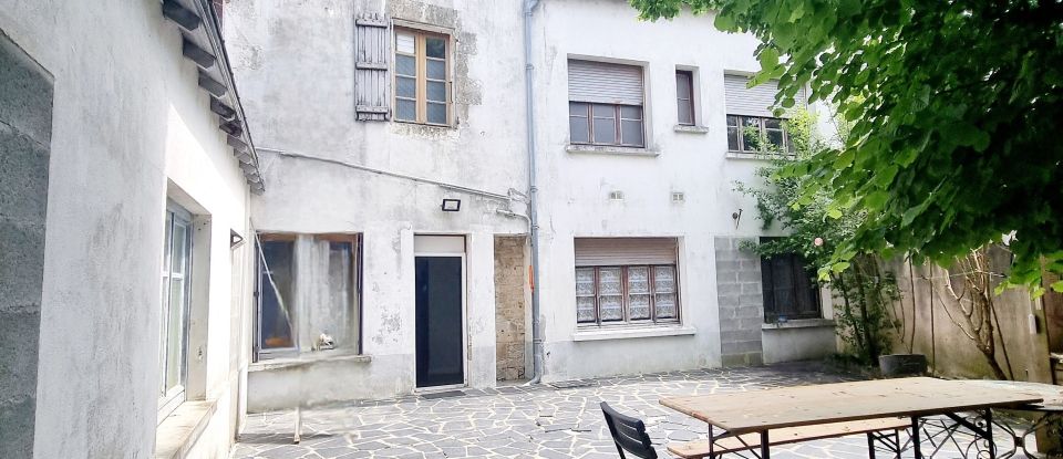 Town house 10 rooms of 244 m² in Brioux-sur-Boutonne (79170)