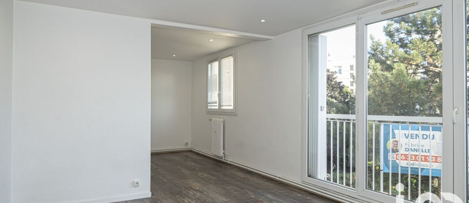 Appartement 4 pièces de 72 m² à Sainte-Geneviève-des-Bois (91700)