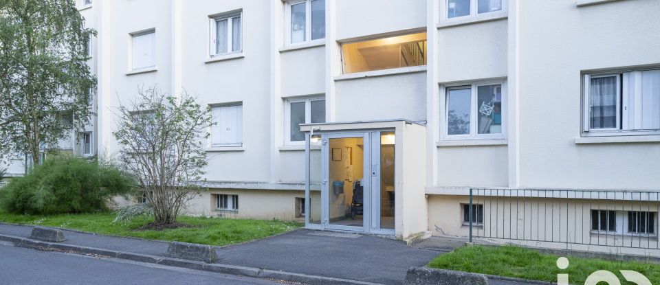 Apartment 4 rooms of 72 m² in Sainte-Geneviève-des-Bois (91700)