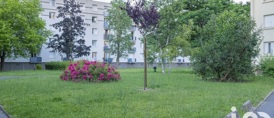 Apartment 4 rooms of 72 m² in Sainte-Geneviève-des-Bois (91700)