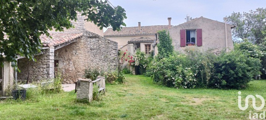 Ferme 9 pièces de 174 m² à Saint-Trinit (84390)