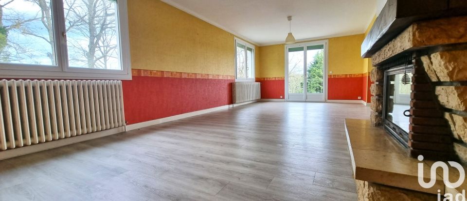 House 6 rooms of 172 m² in Brugheas (03700)