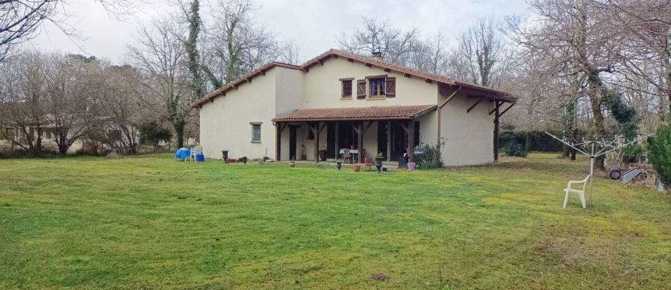 Maison traditionnelle 5 pièces de 154 m² à Carcans (33121)