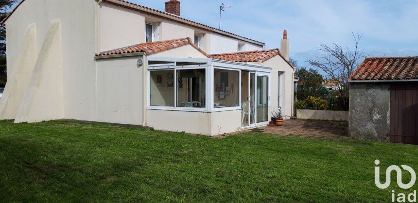 Traditional house 5 rooms of 105 m² in Longeville-sur-Mer (85560)