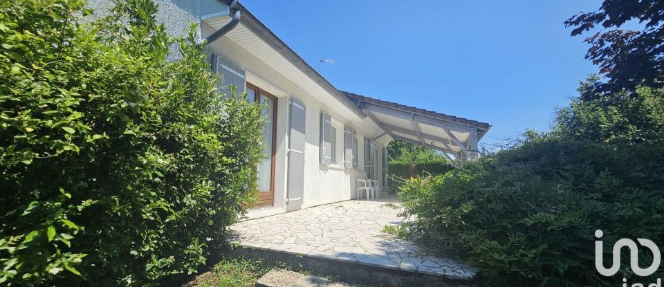 Maison 3 pièces de 101 m² à Oulches (36800)