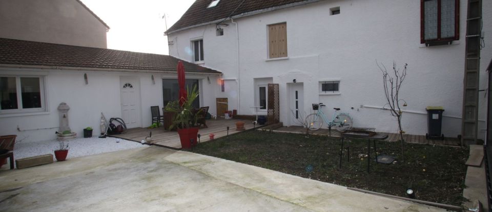 Maison 6 pièces de 107 m² à Roissy-en-France (95700)