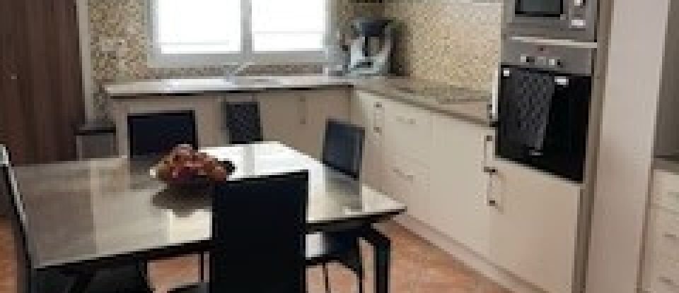 House 4 rooms of 100 m² in Marseille (13015)