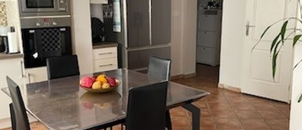 House 4 rooms of 100 m² in Marseille (13015)