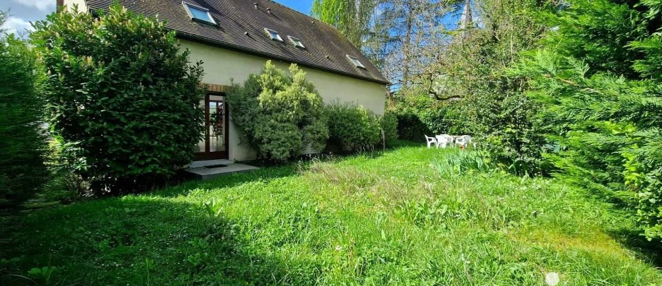 House 7 rooms of 167 m² in Saint-Leu-la-Forêt (95320)