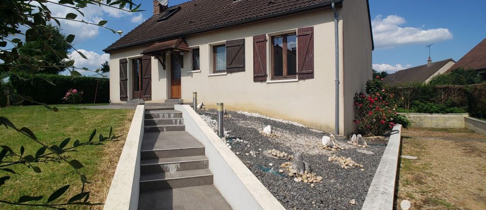 House 5 rooms of 94 m² in Vibraye (72320)