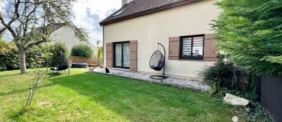 House 6 rooms of 120 m² in Montévrain (77144)