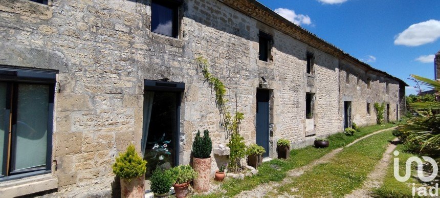 Maison traditionnelle 6 pièces de 270 m² à Paillé (17470)