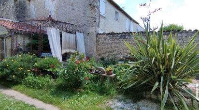 Traditional house 6 rooms of 270 m² in Paillé (17470)