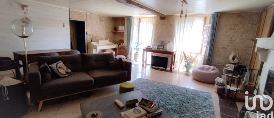 Traditional house 6 rooms of 270 m² in Paillé (17470)