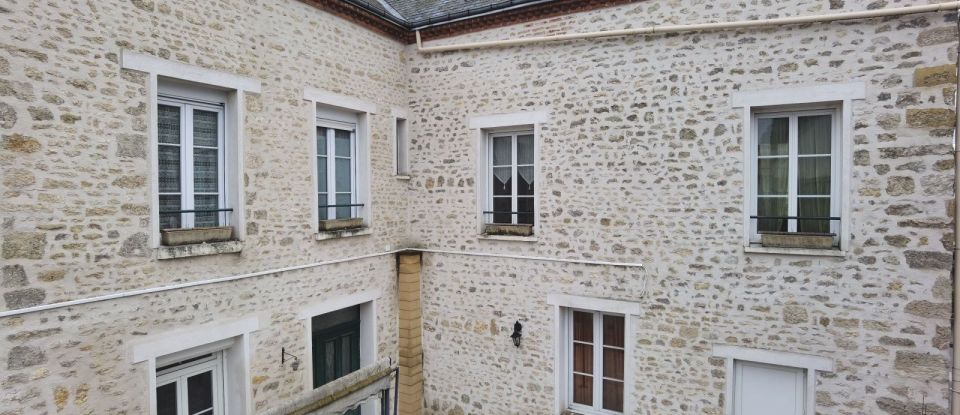 House 8 rooms of 226 m² in Pithiviers (45300)