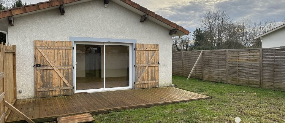 Maison 9 pièces de 254 m² à Rivière-Saas-et-Gourby (40180)