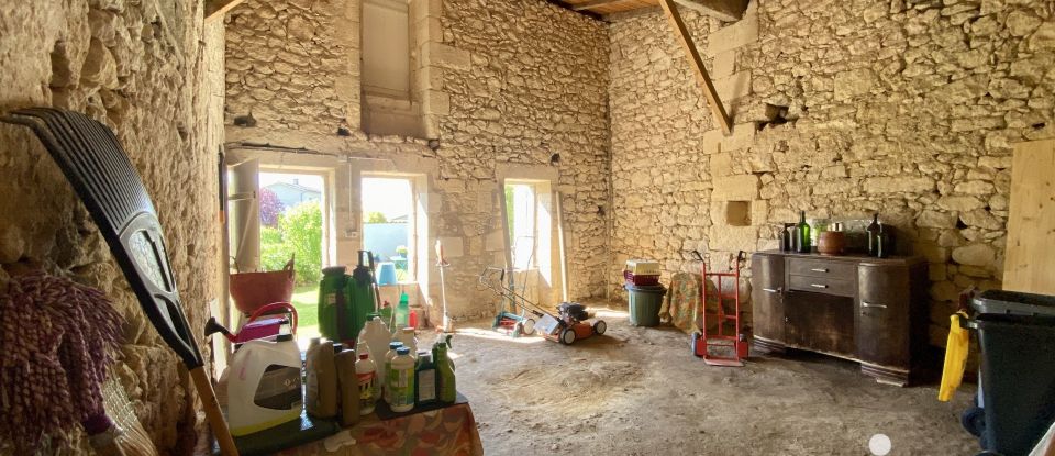 Maison 4 pièces de 111 m² à Saint-Michel-de-Fronsac (33126)