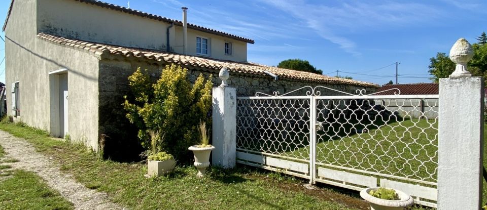 Maison 4 pièces de 111 m² à Saint-Michel-de-Fronsac (33126)