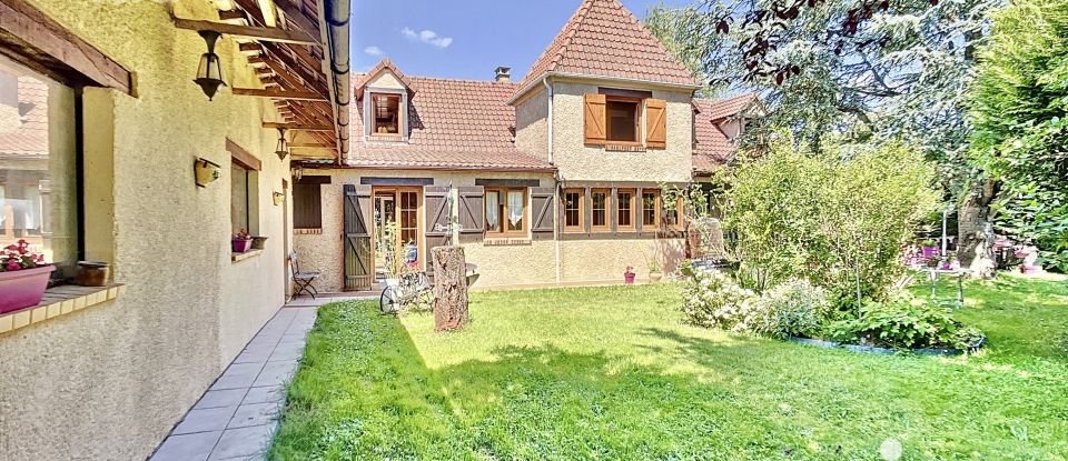 Traditional house 8 rooms of 225 m² in Saint-Pathus (77178)