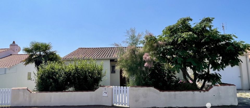 House 4 rooms of 85 m² in Saint-Gilles-Croix-de-Vie (85800)