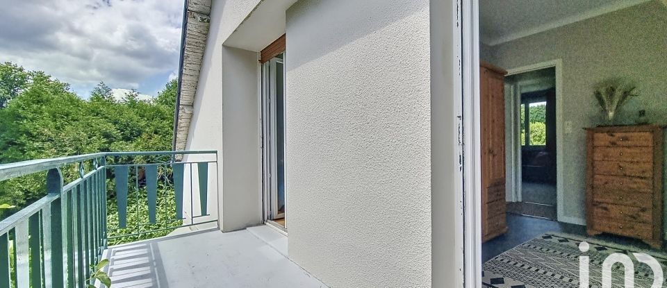 House 6 rooms of 128 m² in Saint-Jean-la-Poterie (56350)