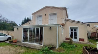 House 4 rooms of 116 m² in Tonnay-Charente (17430)