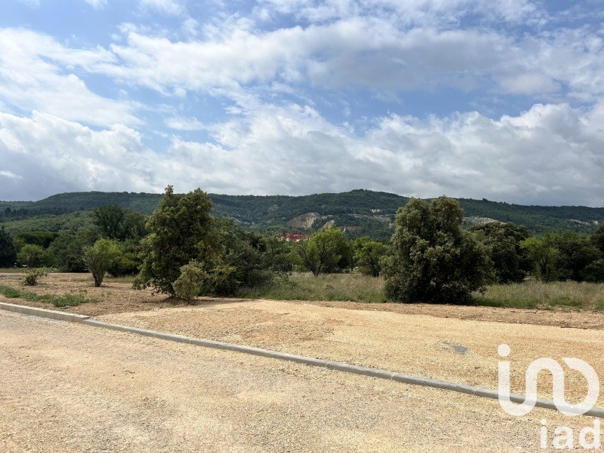 Land of 1,287 m² in Rustrel (84400)