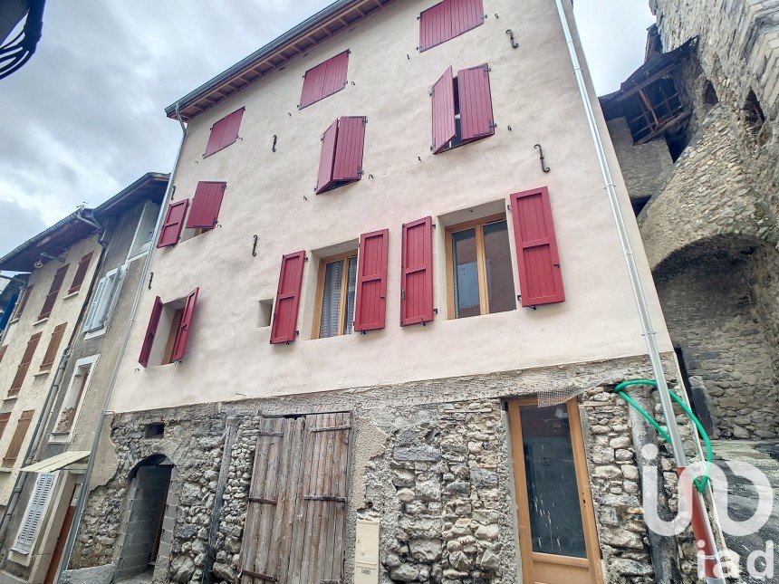 Building in Seyne (04140) of 187 m²