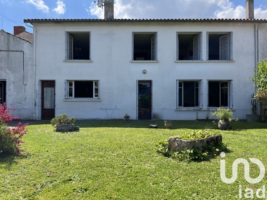 Maison 6 pièces de 137 m² à Beauvoir-sur-Niort (79360)