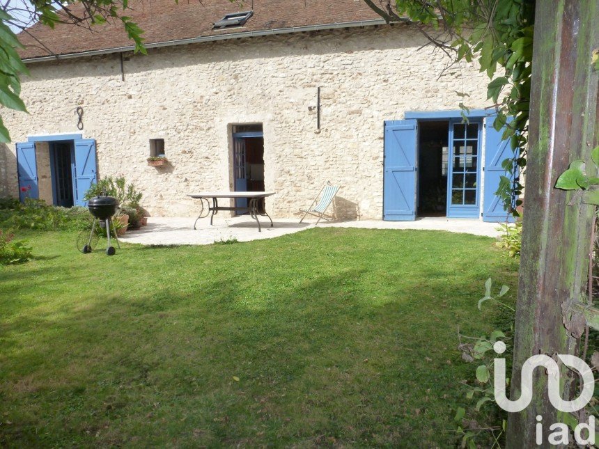 Village house 5 rooms of 180 m² in Saint-Hilliers (77160)