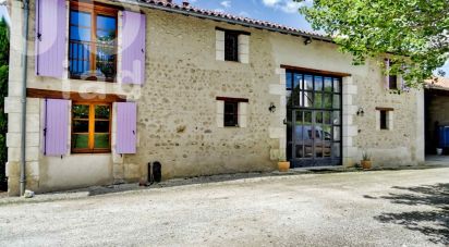 House 25 rooms of 650 m² in Ronsenac (16320)