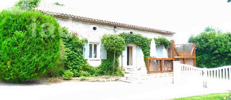 House 25 rooms of 650 m² in Ronsenac (16320)