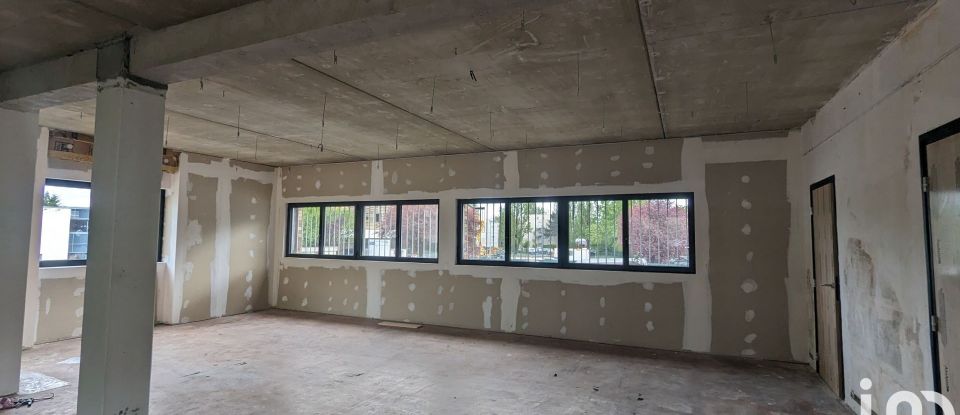 Bureaux de 470 m² à Les Ulis (91940)