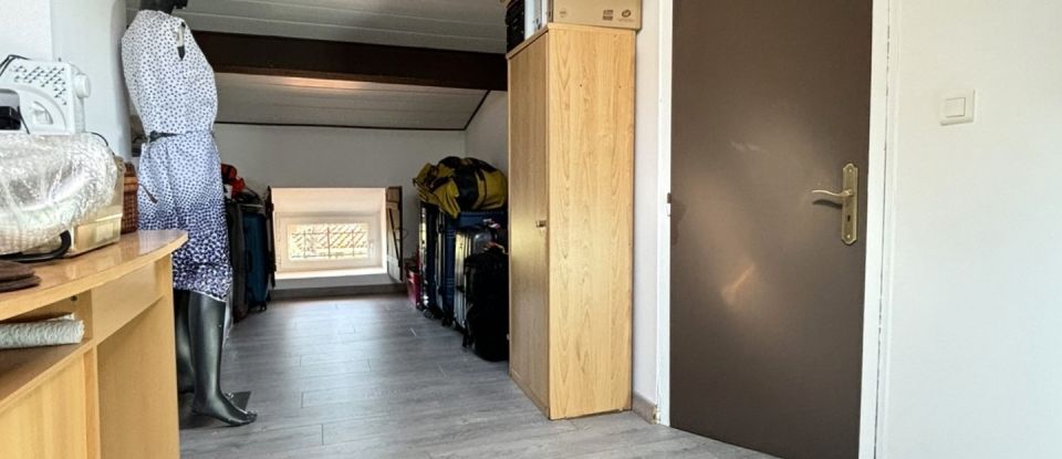 Maison 4 pièces de 95 m² à Mombrier (33710)