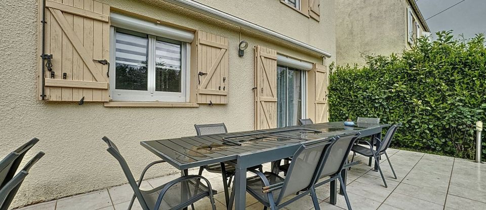 House 6 rooms of 115 m² in Leuville-sur-Orge (91310)