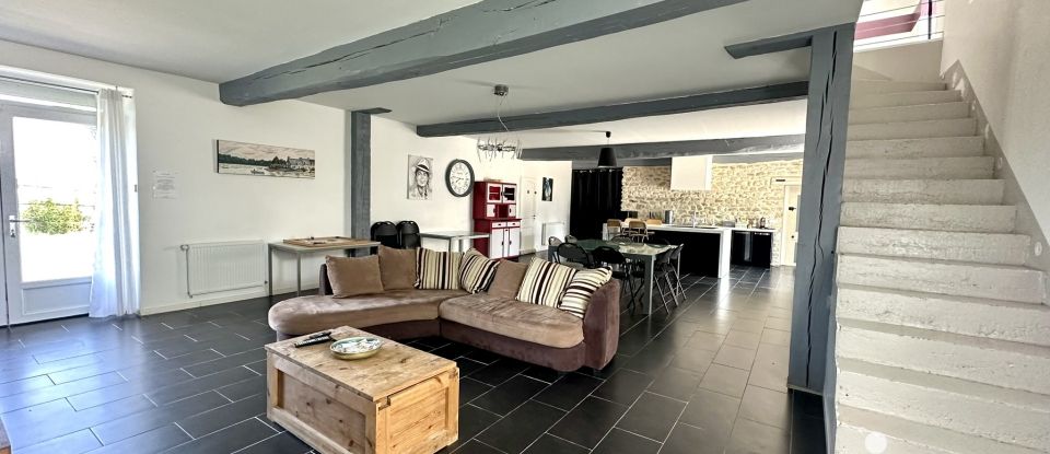 Maison 14 pièces de 527 m² à Bannost-Villegagnon (77970)