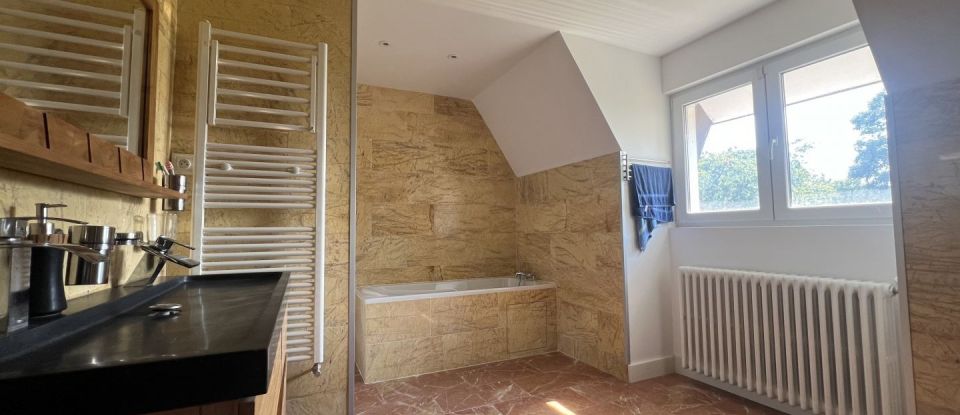 House 7 rooms of 231 m² in Chaumont-en-Vexin (60240)
