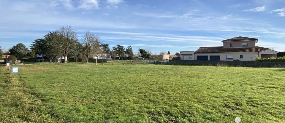 Land of 842 m² in Bazoges-en-Paillers (85130)