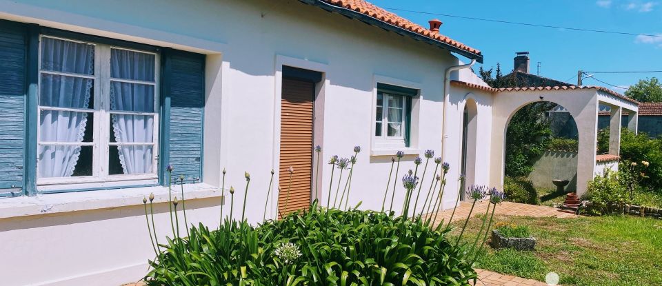 Traditional house 6 rooms of 120 m² in Le Château-d'Oléron (17480)