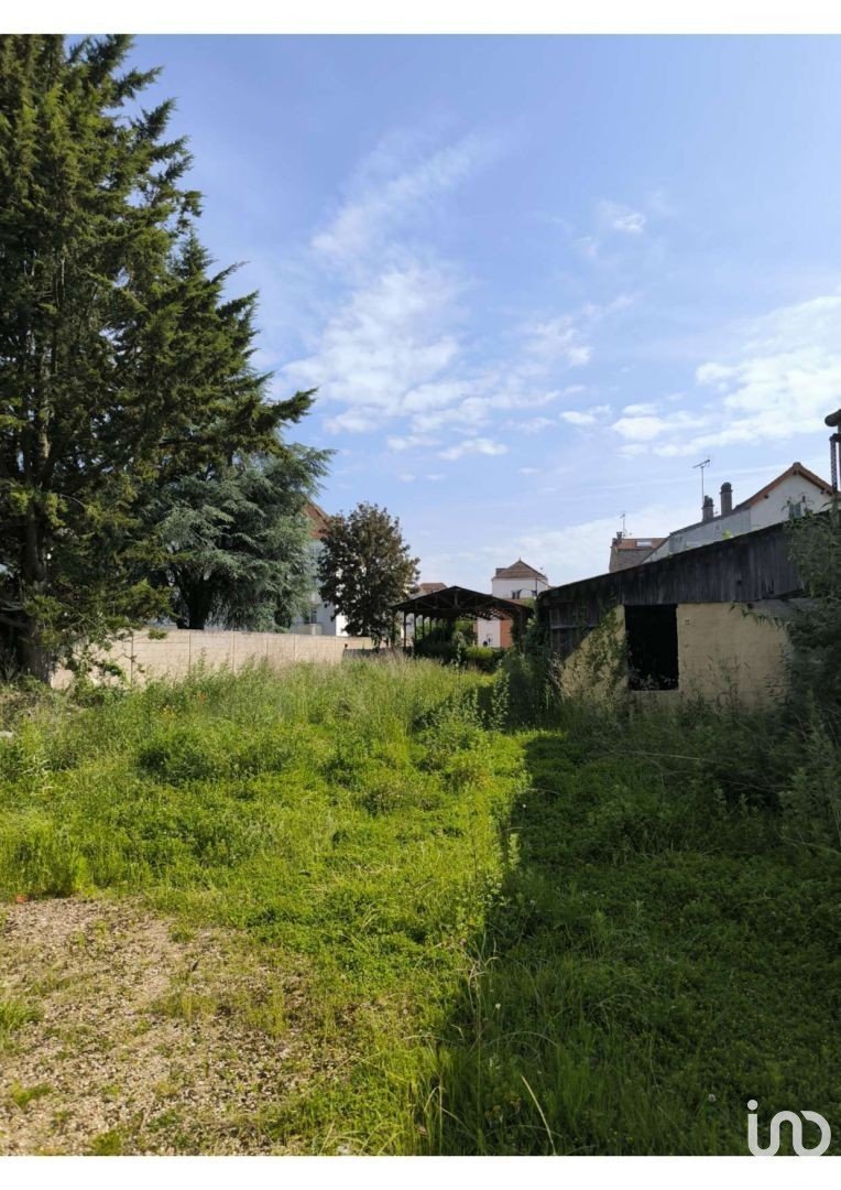 Land of 1,455 m² in Melun (77000)