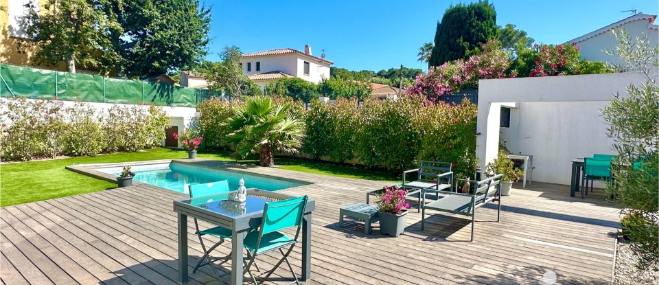 House 5 rooms of 120 m² in Six-Fours-les-Plages (83140)