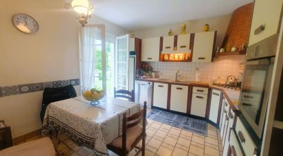 House 4 rooms of 90 m² in Vaux-en-Amiénois (80260)