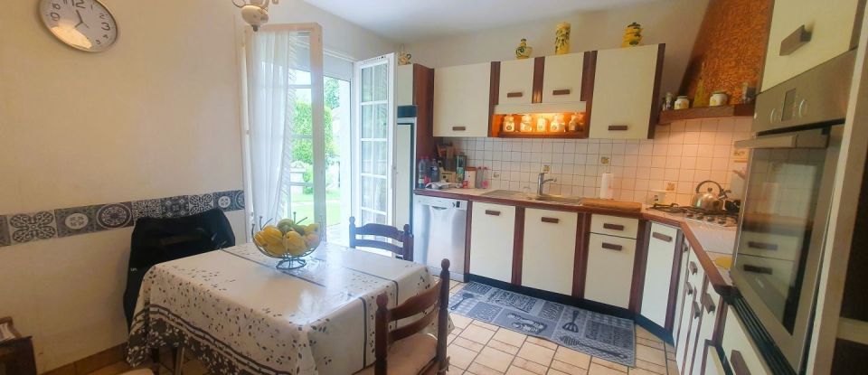 House 4 rooms of 90 m² in Vaux-en-Amiénois (80260)