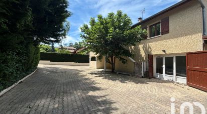 House 9 rooms of 233 m² in LES ABRETS (38490)