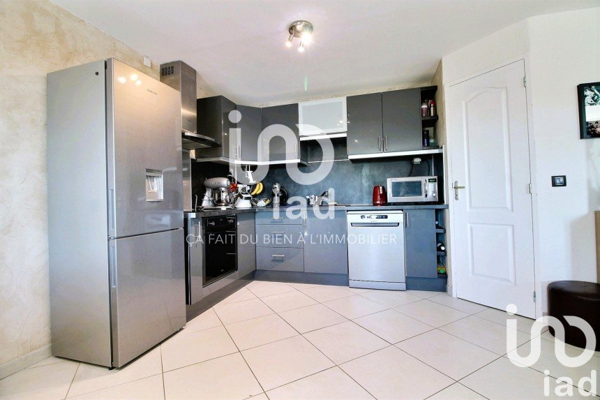 Apartment 3 rooms of 74 m² in Coubert (77170)