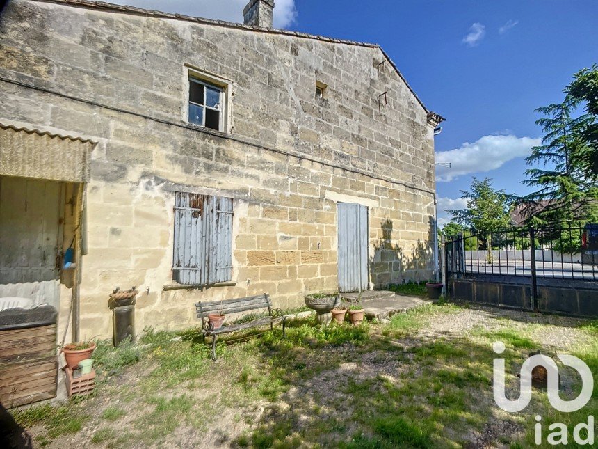 Traditional house 6 rooms of 180 m² in Saint-Médard-de-Guizières (33230)