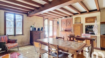 Traditional house 6 rooms of 180 m² in Saint-Médard-de-Guizières (33230)