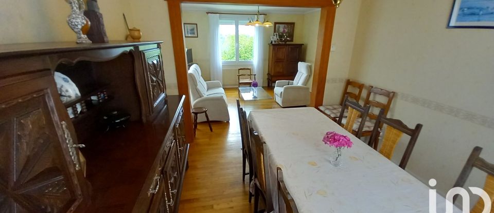 Traditional house 5 rooms of 121 m² in Ergué-Gabéric (29500)